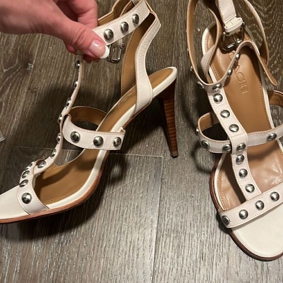 Cream nude Coach strappy sandals with silver grommets sz 9 EUC - Picture 2 of 5